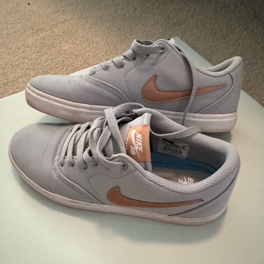Skateboard sneakers
